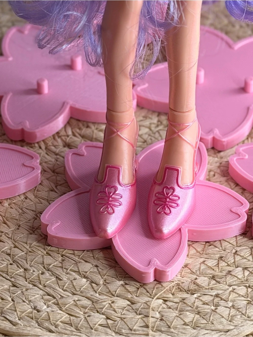 Bratz doll stand/ doll accessories / 1 stand